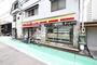 コンビニ　ニューヤマザキデイリーストア新栄二丁目店（コンビニ）まで25m