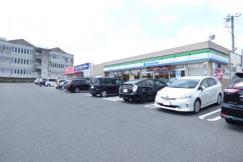 コンビニ　ファミリーマート三好丘旭３丁目店（コンビニ）まで783m