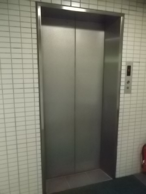 エントランス　エレベーター
