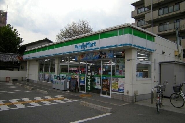 コンビニ　ファミリーマート姫島四丁目店（コンビニ）まで712m