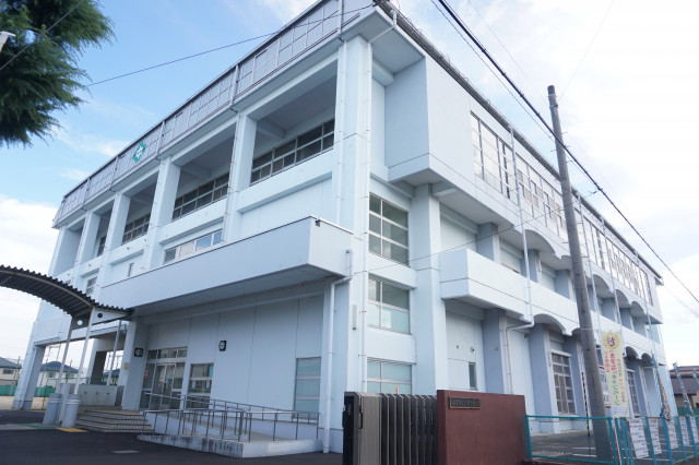 中学校　八軒中学校（中学校）まで2500m