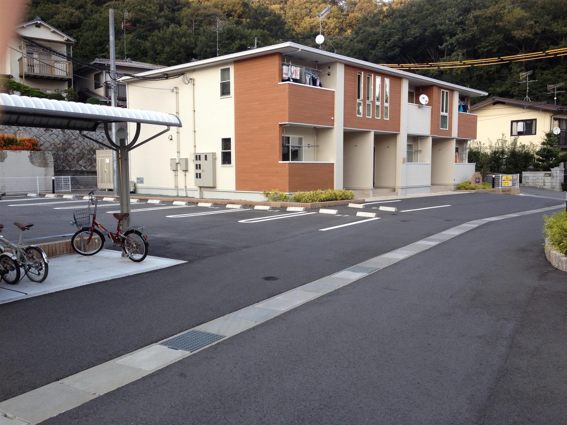 駐車場　駐車場は敷地内に完備されています