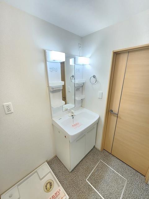 洗面設備　幅広で水はねが気になりにくい洗面化粧台♪