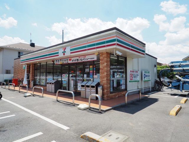 コンビニ　セブンイレブン吉川平沼店（コンビニ）まで400m