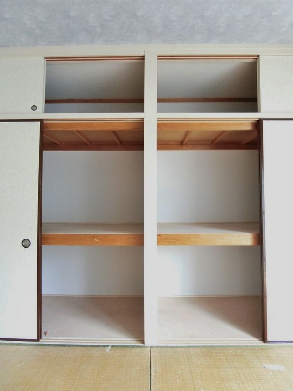 収納　和室6帖のお部屋にある天袋付き押入れです！かさばるお布団や季