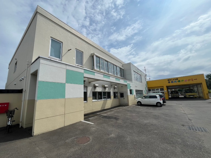 幼稚園・保育園　認定こども園手稲札幌アカデミー（幼稚園・保育園）まで410m