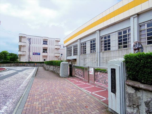 中学校　御殿場中学校（中学校）まで497m