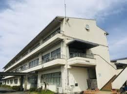 中学校　菊川市立菊川西中学校（中学校）まで850m