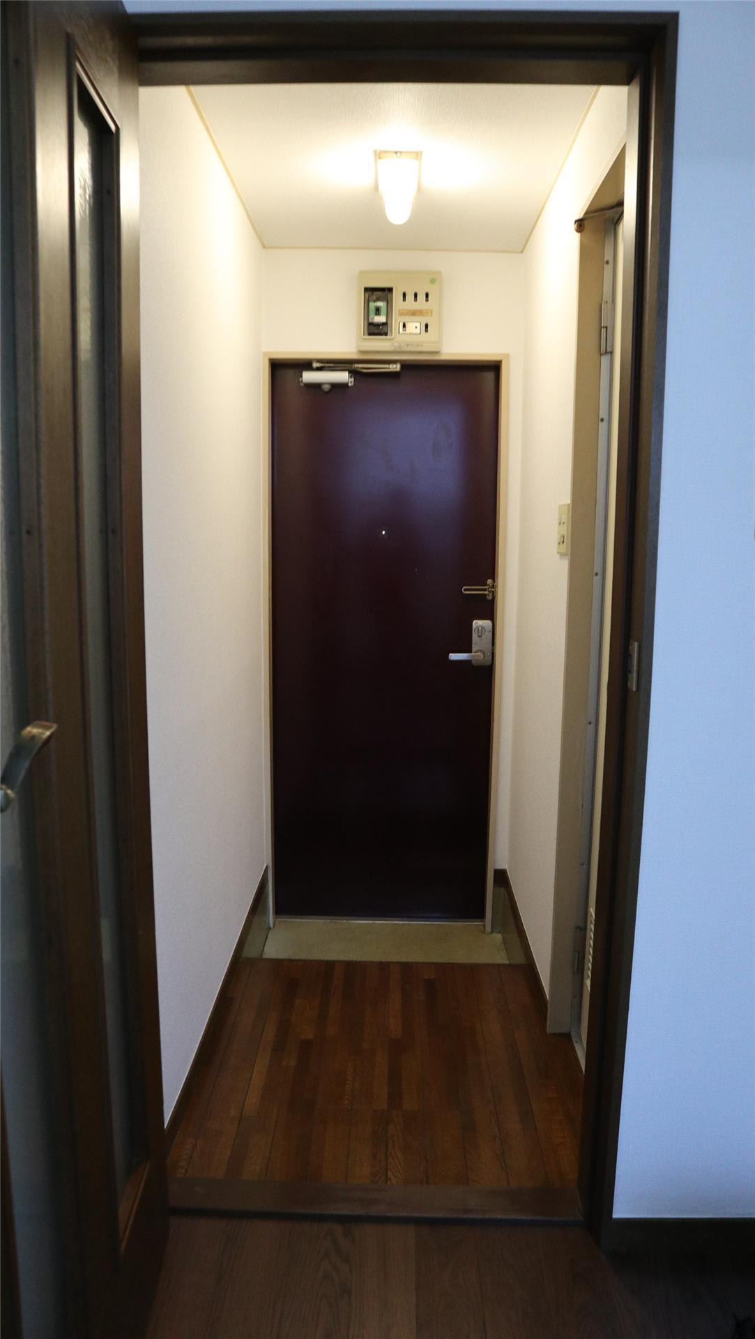 初台ビューフラットの玄関写真