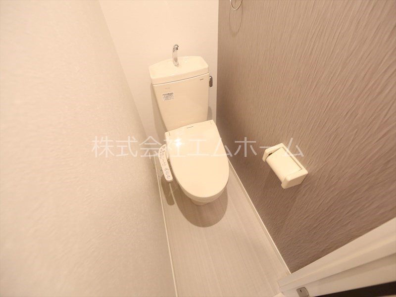 トイレ　温水洗浄暖房便座付トイレ　同型写真