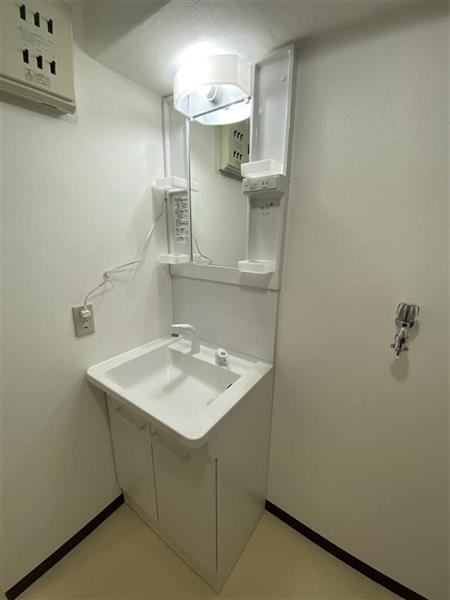 洗面設備　独立洗面付きで朝の準備もラクラクです♪※写真別部屋