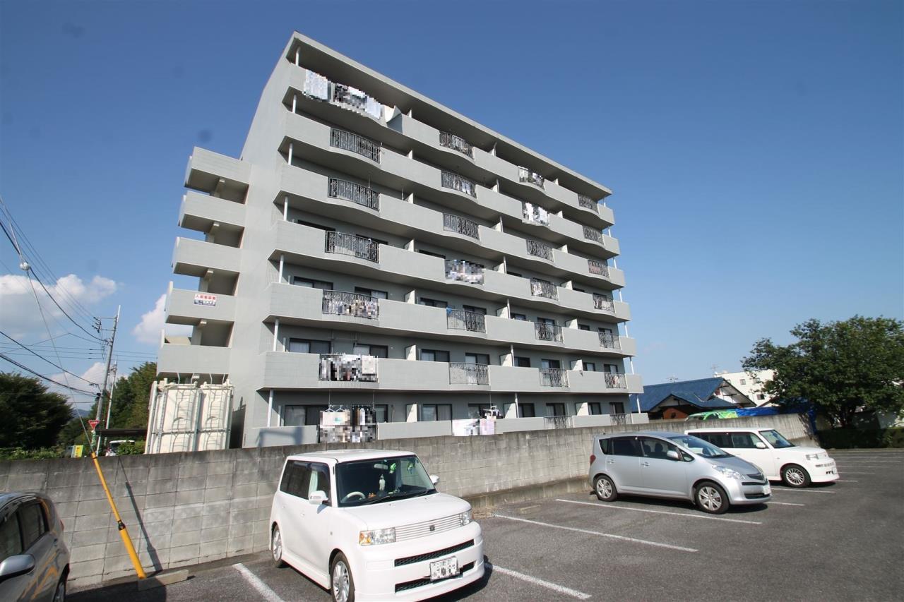 建物外観　７階建ての日当り良いマンション