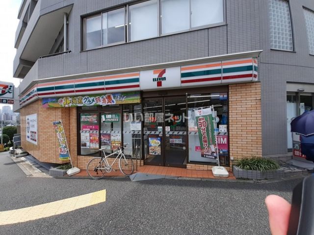 コンビニ　セブンイレブン新宿曙橋駅東店（コンビニ）まで533m