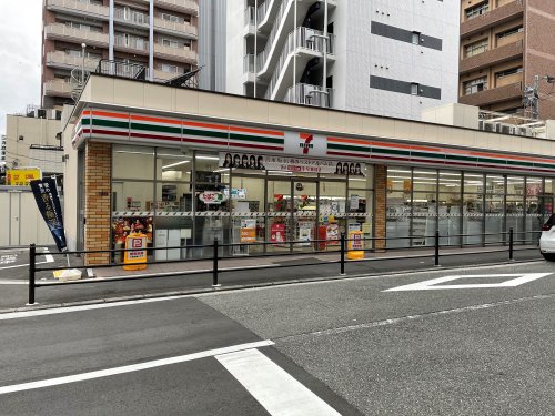 コンビニ　セブンイレブン 大阪北堀江4丁目店（コンビニ）まで252m