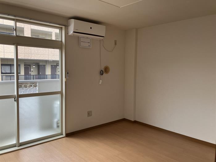 居室・リビング　同タイプの別部屋です。