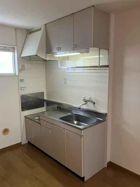 キッチン　同タイプの別部屋です。