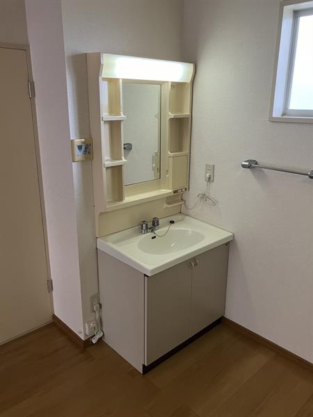 洗面設備　同タイプの別部屋です。