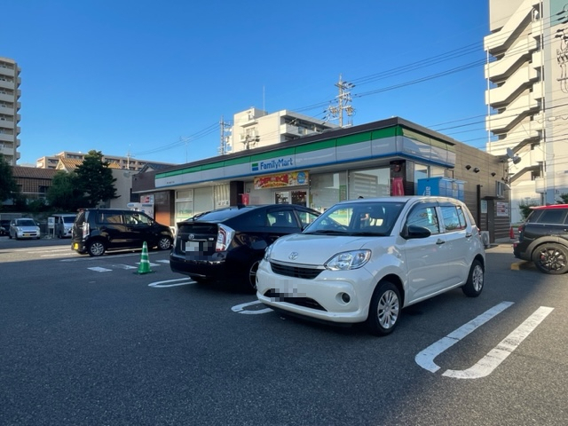 コンビニ　ファミリーマート 黒川本通五丁目店（コンビニ）まで100m