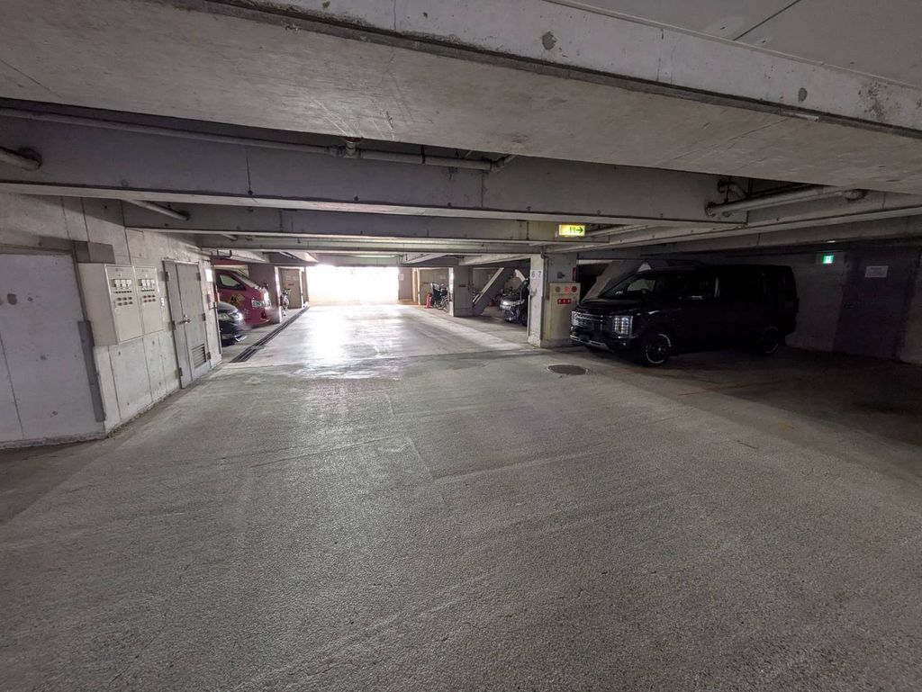駐車場　駐車場