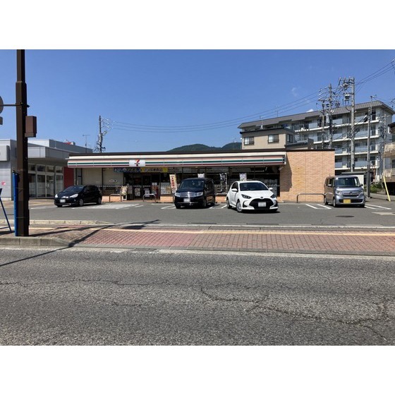 コンビニ　セブンイレブン長野中御所店（コンビニ）まで633m