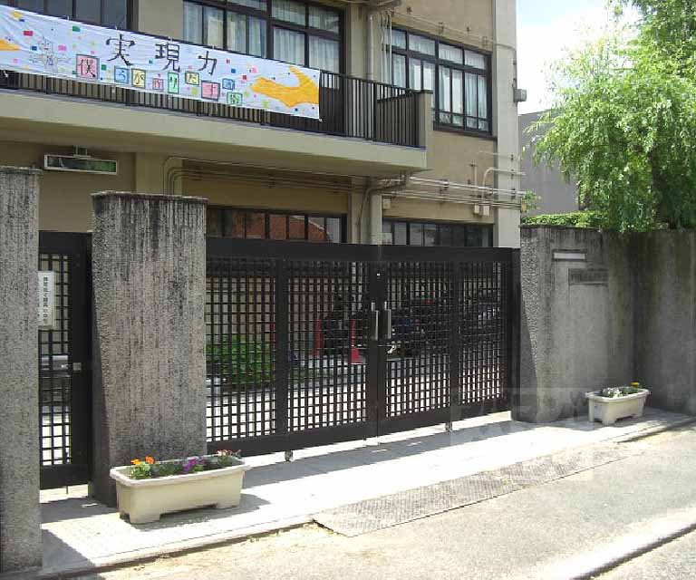 中学校　近衛中学校（中学校）まで204m