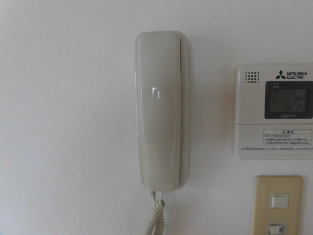その他設備　受話器付きインターホンです