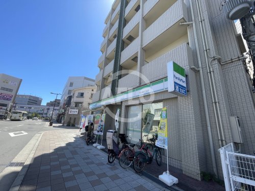 コンビニ　ファミリーマート 西三国4丁目店（コンビニ）まで10m