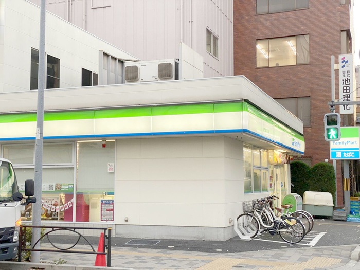 コンビニ　ファミリーマート（コンビニ）まで568m