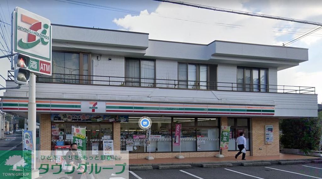 コンビニ　セブンイレブン横浜釜利谷東3丁目店（コンビニ）まで180m