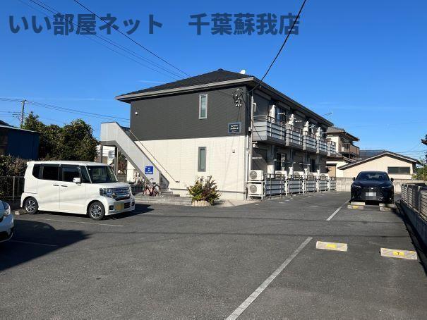駐車場　駐車場に車を止められます