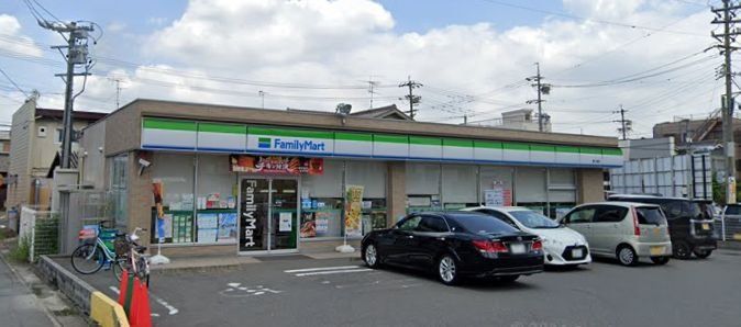 コンビニ　ファミリーマート蟹江城店（コンビニ）まで810m