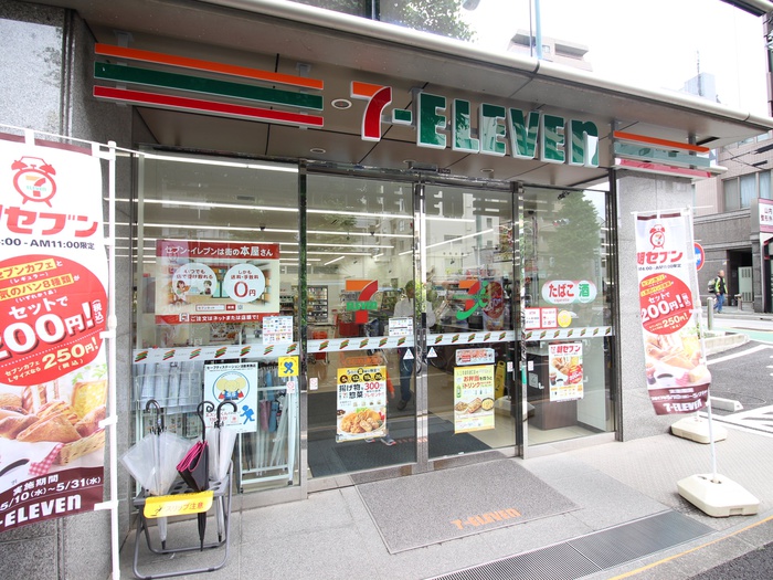 コンビニ　セブンイレブン（コンビニ）まで30m