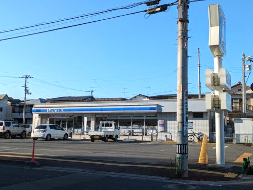 コンビニ　ローソン 高知六泉寺町店（コンビニ）まで596m