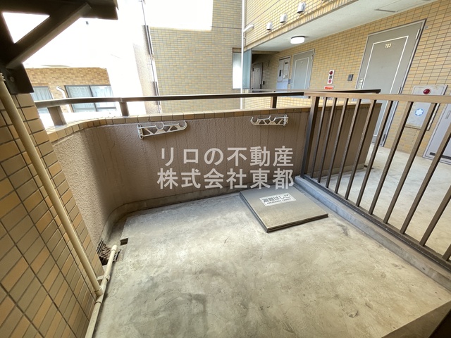 バルコニー　お天気のいい日は洗濯物も気持ちよく干せますね！