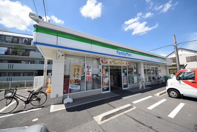 コンビニ　ファミリーマートさいたま日進町二丁目店（コンビニ）まで653m