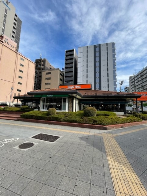 飲食店　ロイヤルホスト桜川店（飲食店）まで340m