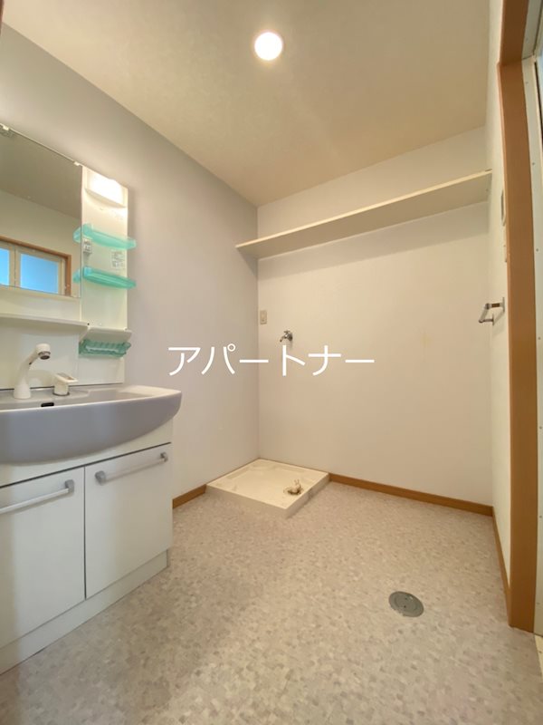 洗面設備　※写真は同間取りの別部屋です。