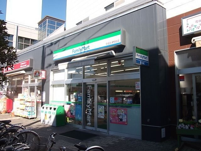コンビニ　ファミリーマート（コンビニ）まで230m