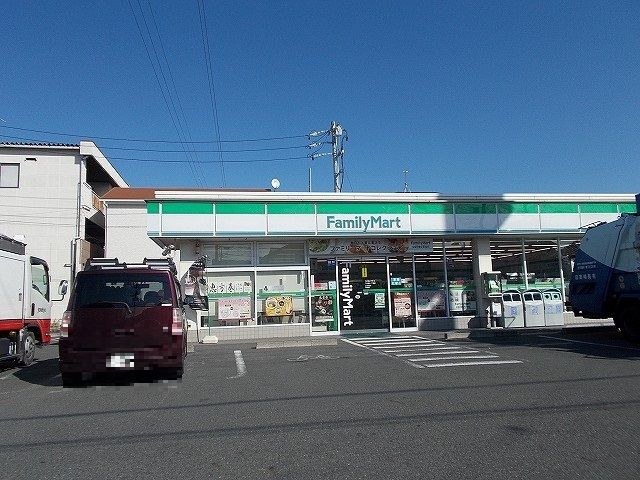 コンビニ　ファミリーマート（コンビニ）まで350m