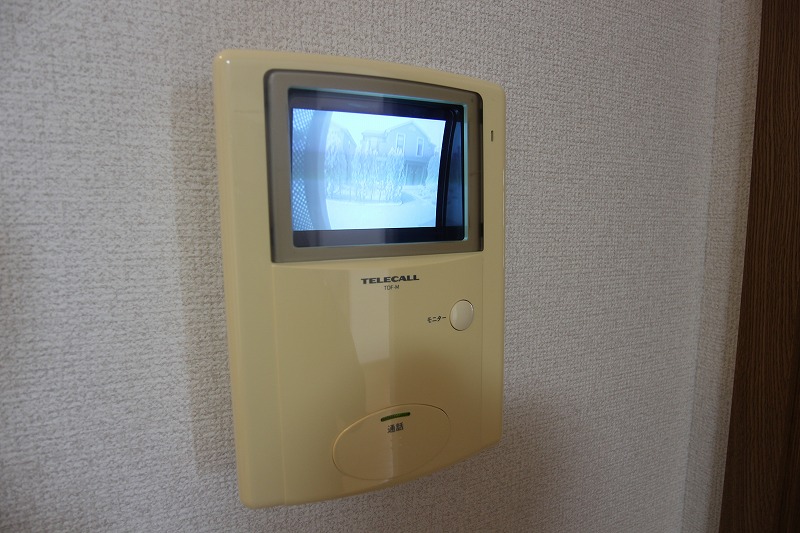 セキュリティ　モニターホン付きで防犯はバッチリです。写真は同型物件です。