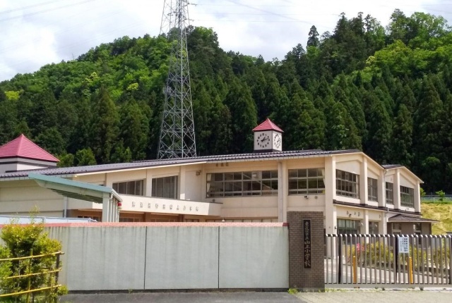 小学校　東近江市立山上小学校（小学校）まで2986m