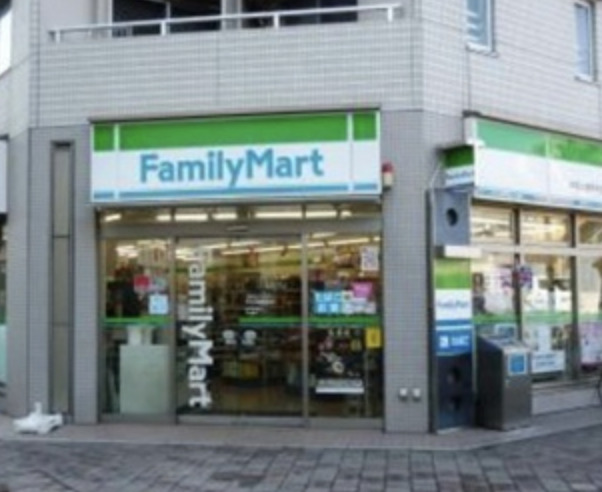 コンビニ　ファミリーマート 芦花公園駅南店（コンビニ）まで526m