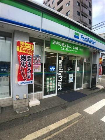 コンビニ　ファミリーマート（コンビニ）まで209m