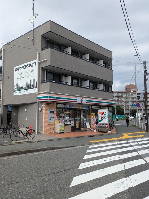 コンビニ　セブンイレブン川崎大師駅北店（コンビニ）まで60m