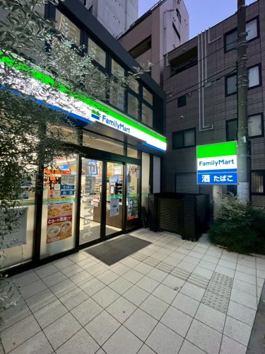 コンビニ　ファミリーマート湊二丁目店（コンビニ）まで167m
