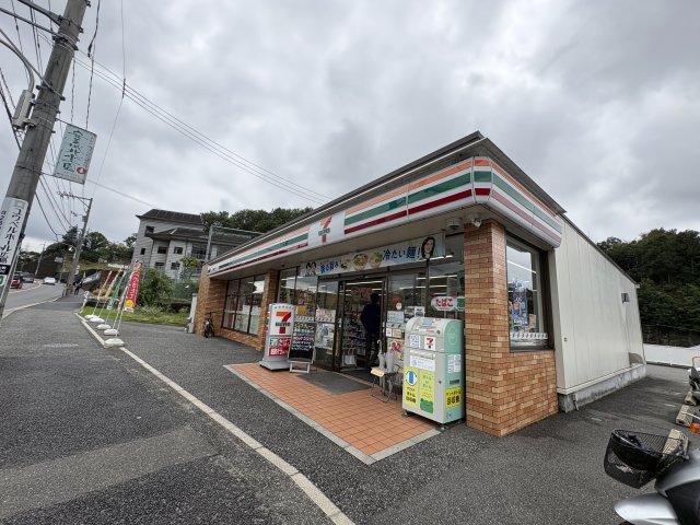 コンビニ　セブン－イレブン　広島戸坂大上１丁目店（コンビニ）まで200m