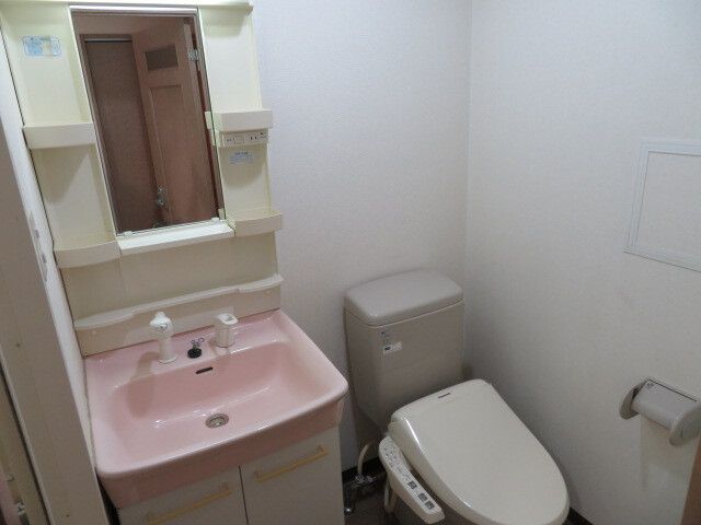 地下鉄谷町線 天神橋筋六丁目駅 徒歩2分 8階建 築24年のトイレ写真