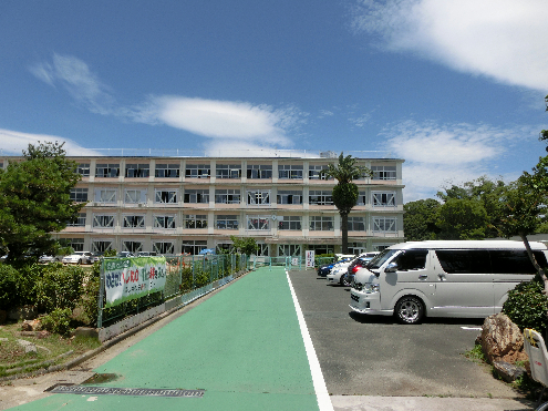 小学校　浜松市立新津小学校（小学校）まで802m