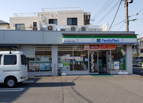 コンビニ　ファミリーマート 調布成城富士見橋店（コンビニ）まで2822m