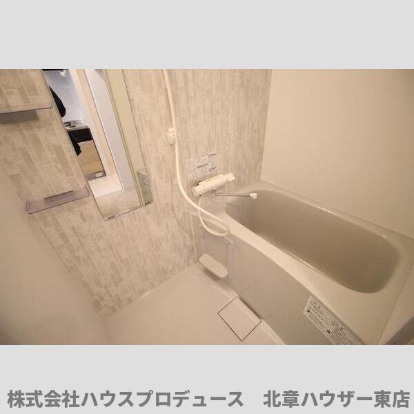 バス・シャワールーム　コンパクトで使いやすいお風呂です